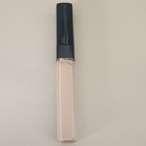 CHANEL Cream Concealer with Sleek Black Cap